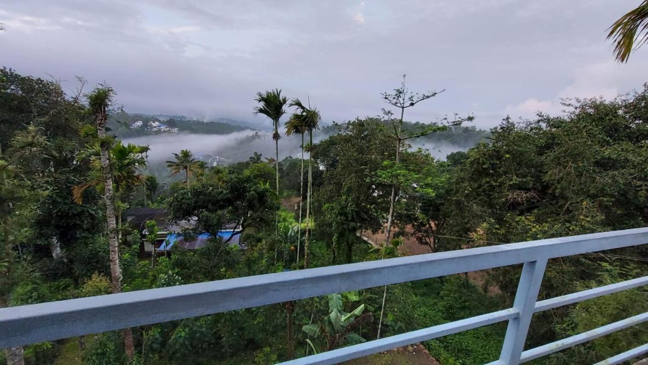 Greenpepperhomestay Munnar Anaviratty Exteriör bild